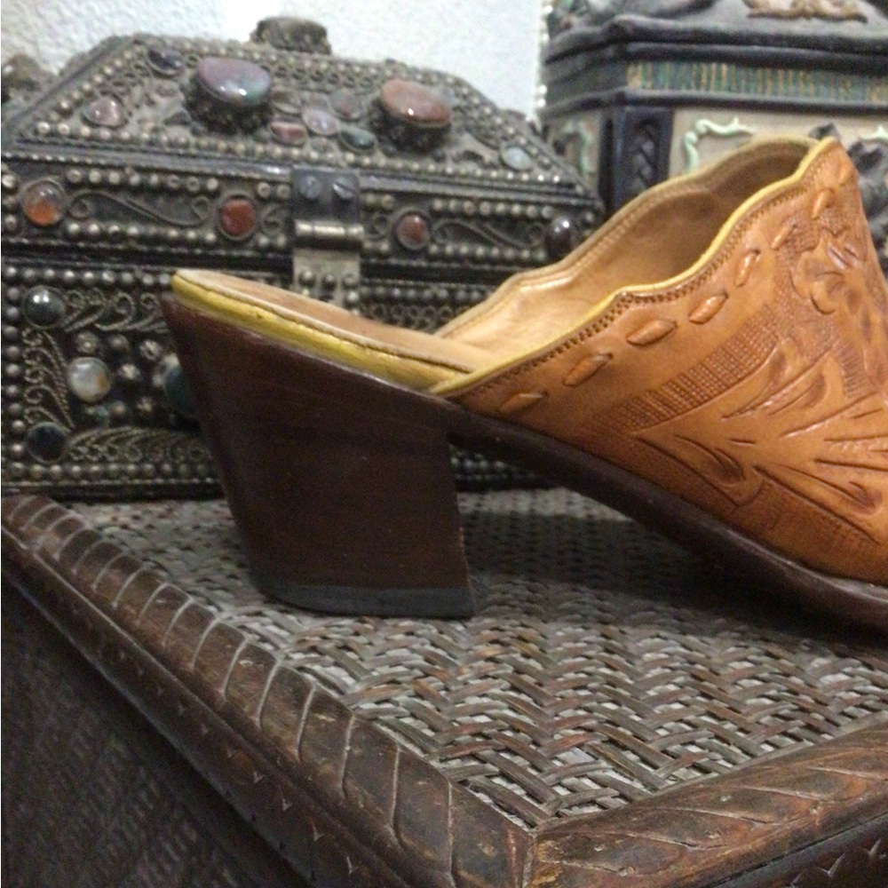 HAND TOOLED LEATHER COWBOY BOOT MULE - Picture 6 of 6